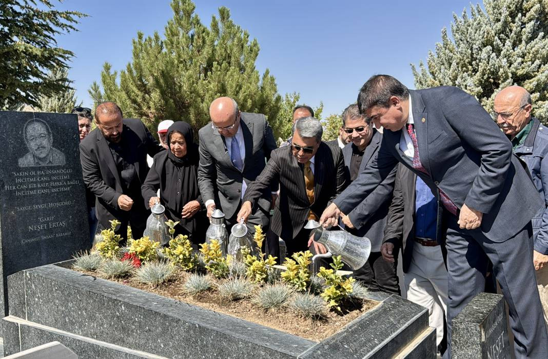 ‘Bozkırın Tezenesi’ Neşet Ertaş Kırşehir'deki mezarı başında anıldı - Resim: 10
